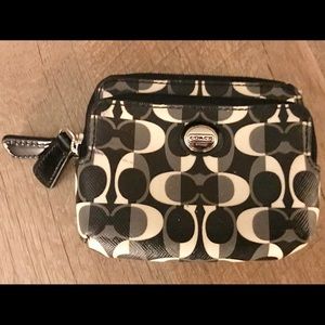Coach Signature Zipper Wallet